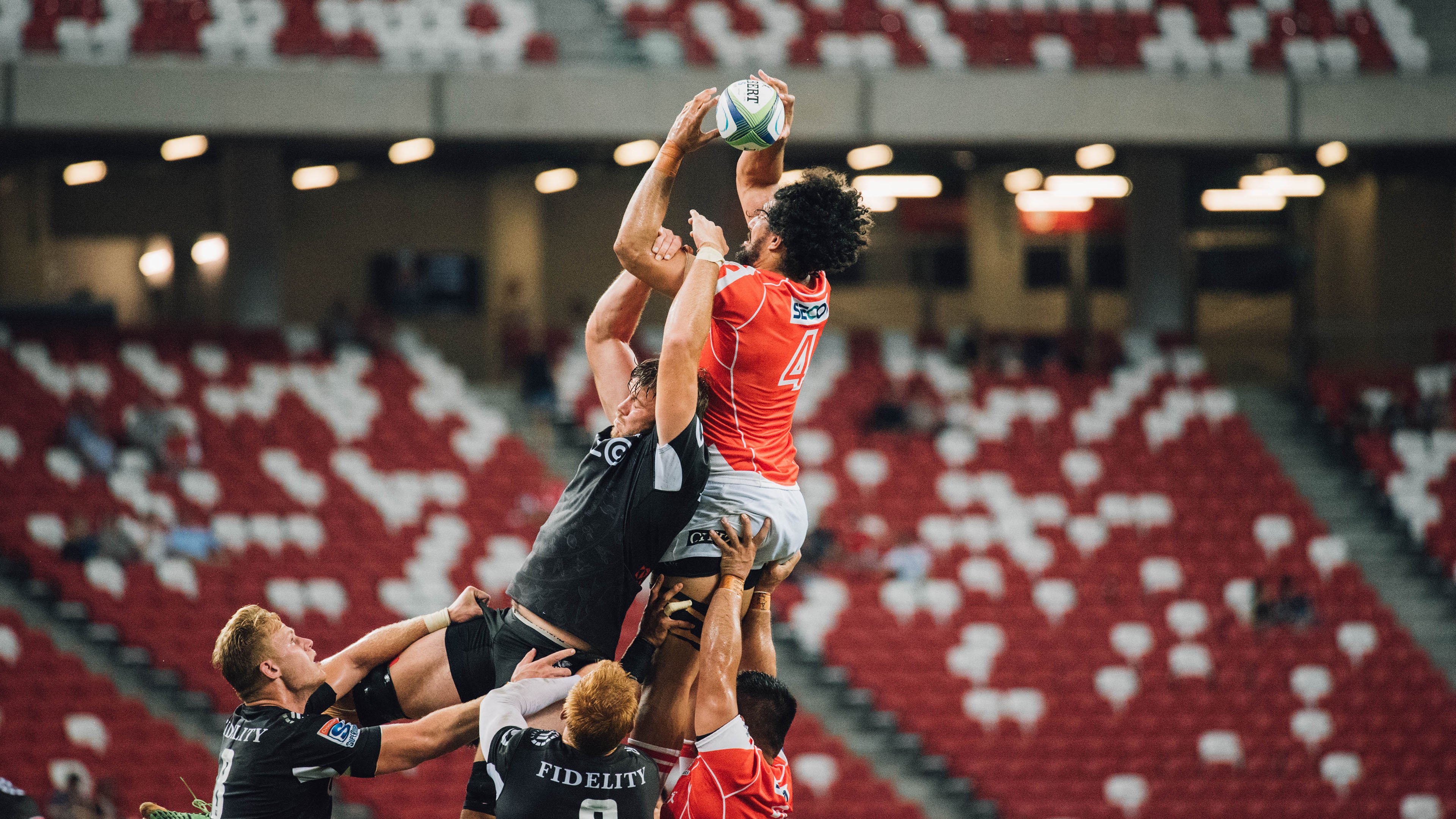 深圳篮球公开赛吸引全国各地球队参赛，竞争激烈，深圳篮球比赛